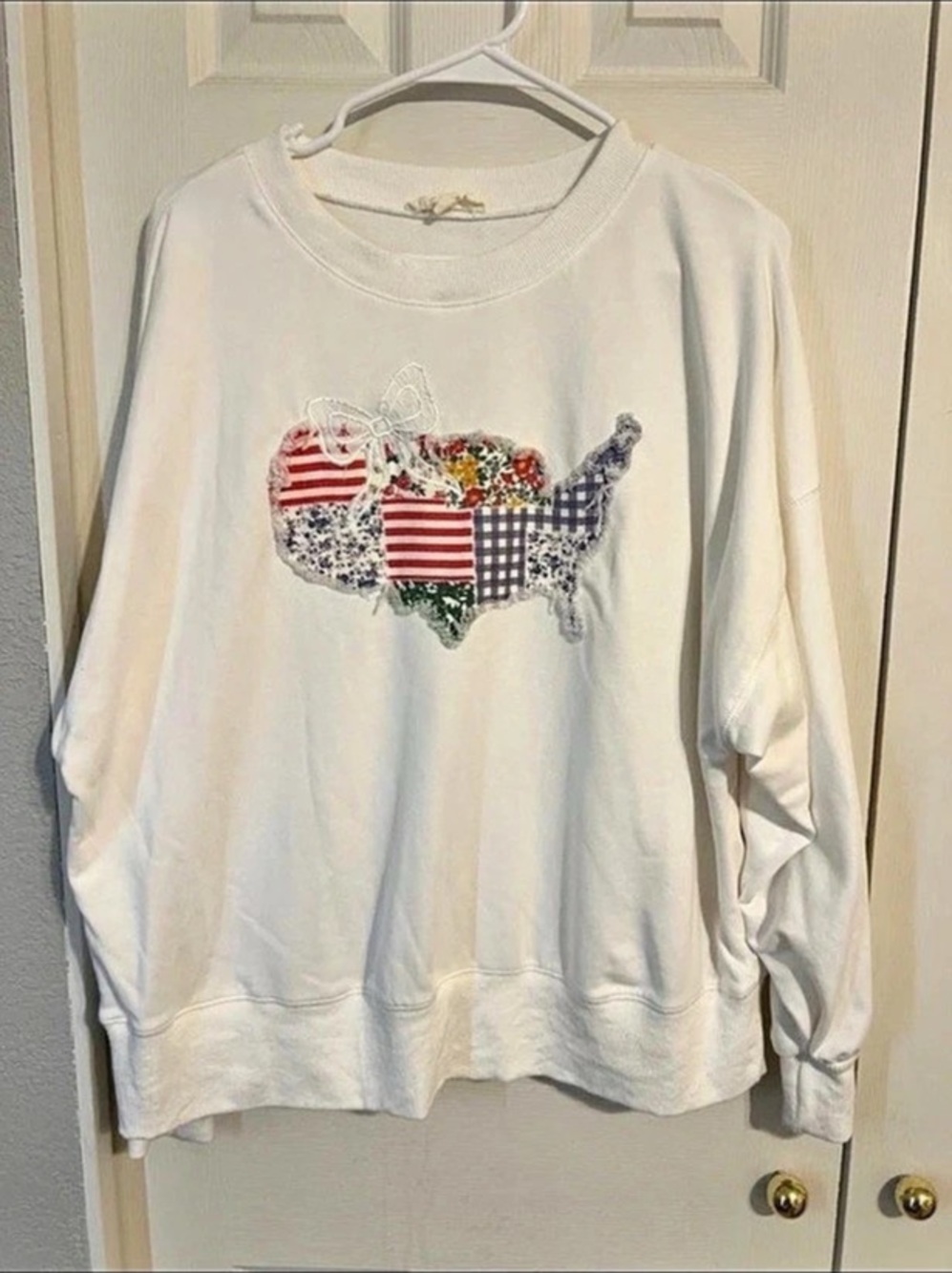 Peach Love Color Block Graphic Sweatshirt in White & Red Like New